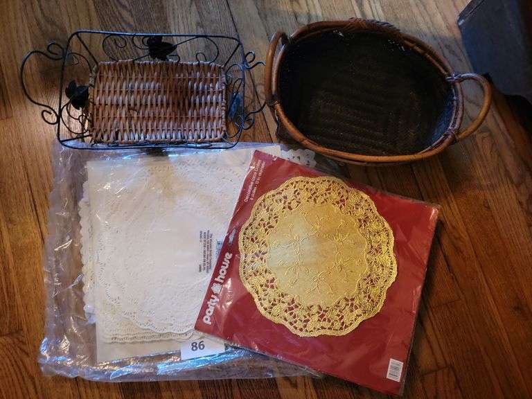 Plasticware, Paper Doilys, Misc image