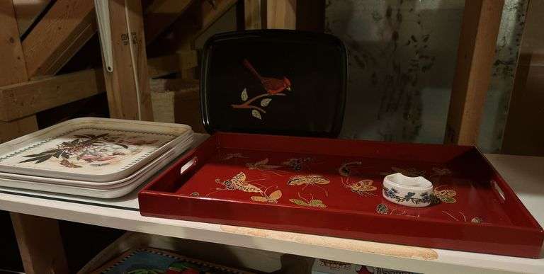 Painted wooden tray, 4 plastic trays, Cardinal tray image