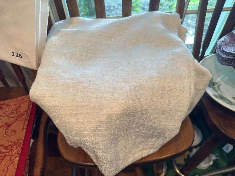 Tablecloths, placemats