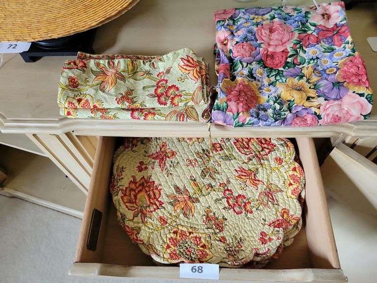 Placemats, Linens, Smock image
