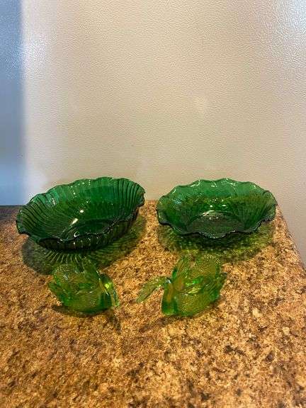 2 emerald green bowls, pair of green swans