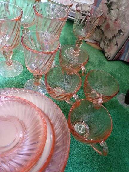 Cristal D'Arques-Durand Rosaline Pink Swirl Optic Dishware