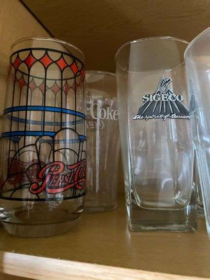 Glasses and coffee cups