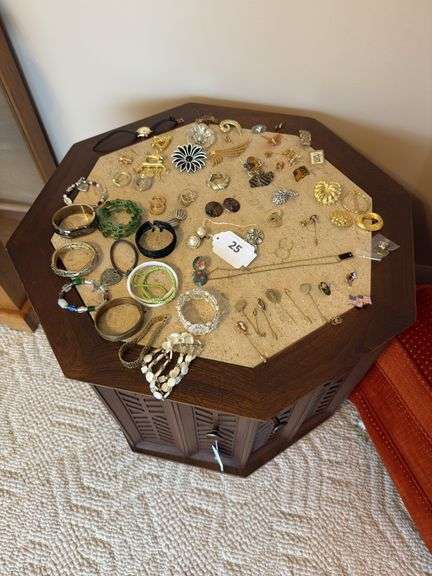 Octagonal table with storage 24" x 24" x 20"￼