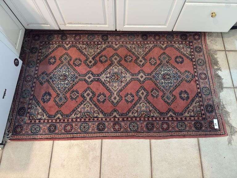 Area rug 51" x 37"