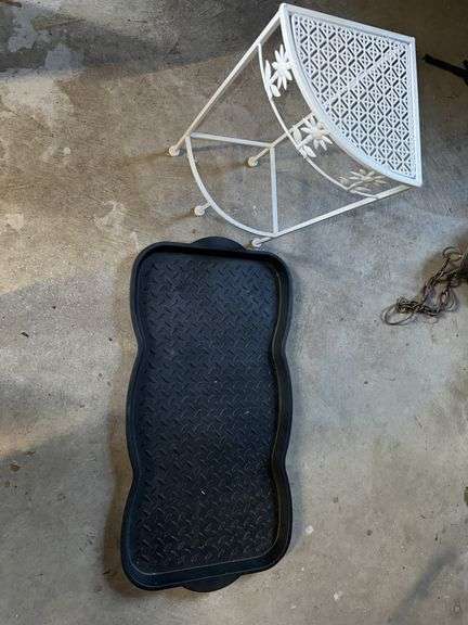 Plant stand and rubber mat image