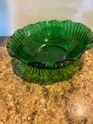 2 emerald green bowls, pair of green swans