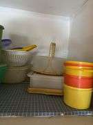 Tupperware and miscellaneous plastic dishes