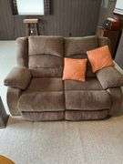 Reclining loveseat