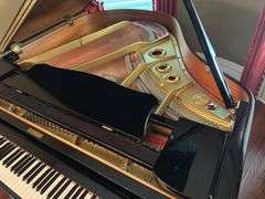 Yamaha Baby Grand Piano in ebony with piano stool