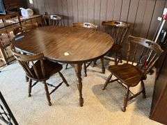 Pine table w/ 6 chairs & 2 leaves