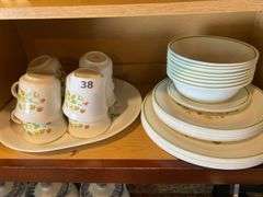 Set of Corelle dishes “Strawberry Sundae” 34 pieces