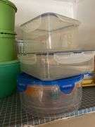 Tupperware and miscellaneous plastic dishes