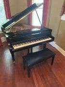 Yamaha Baby Grand Piano in ebony with piano stool