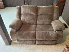 Reclining loveseat