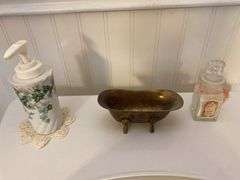 Contents of bathroom