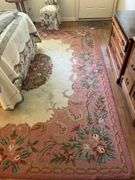 Women 100% wool pile area rug