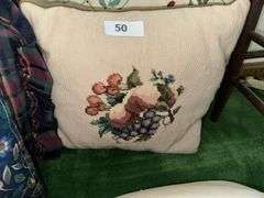 Lot of throw pillows