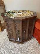 Octagonal table with storage 24" x 24" x 20"￼