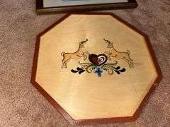 Lot of wooden wall hangings, vase with decorative stems