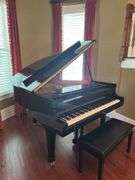 Yamaha Baby Grand Piano in ebony with piano stool