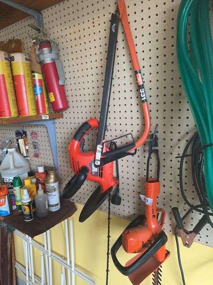 2 Black and Decker hedge trimmers, saw image