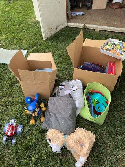 Blankets, piñata, toys, puzzles, misc image