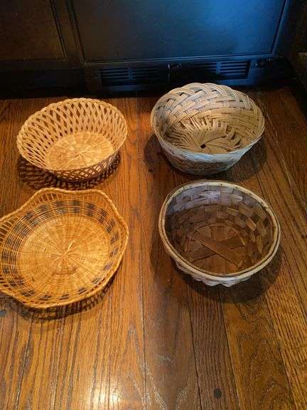 4 Wicker baskets, plastic and metal round trays, rectangular hand painted tray image