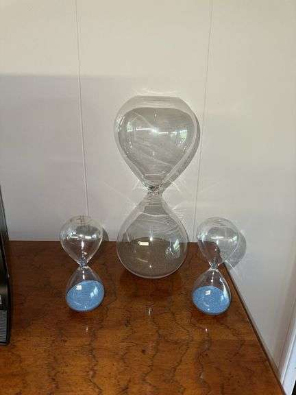 3 hourglasses image