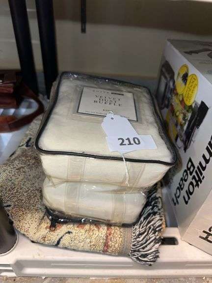 King size sheet set, throw blanket image