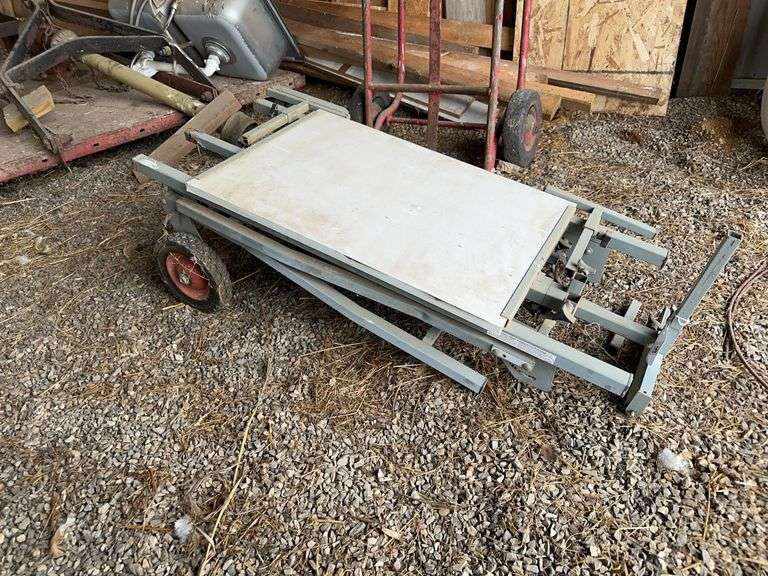 Saw table image