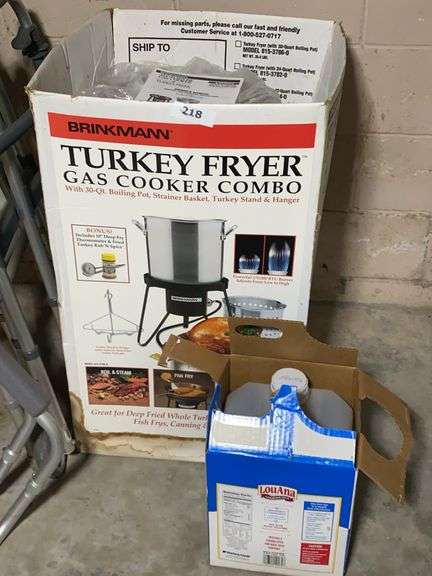Turkey Fryer and oil image