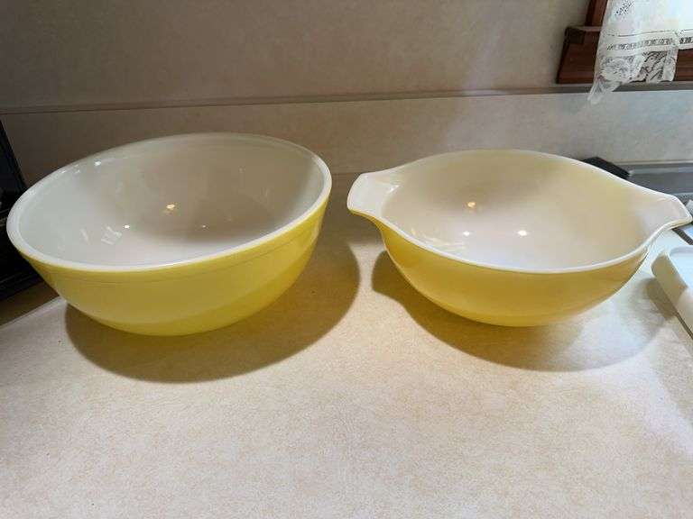 2 Vintage Pyrex mixing bowls image