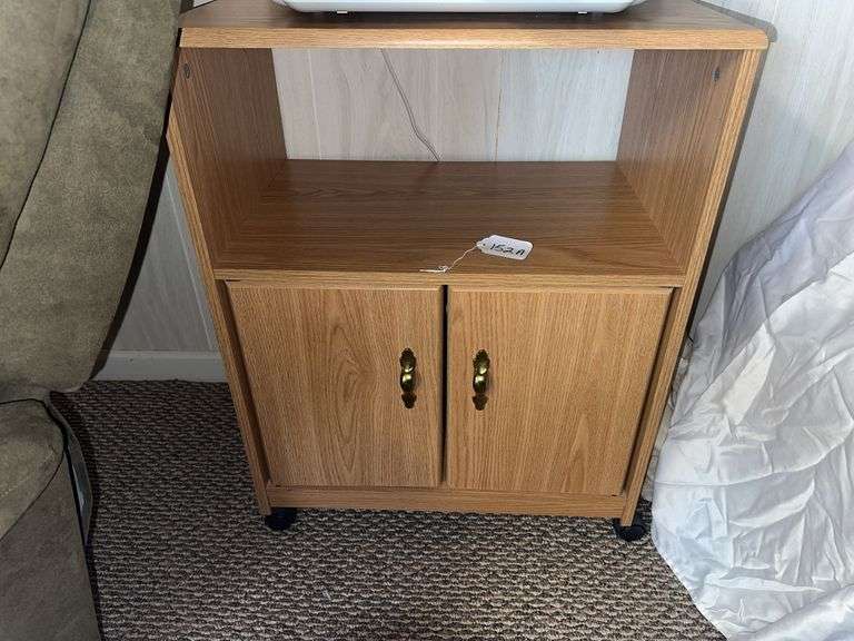 Utility cart, double doors, roll around image