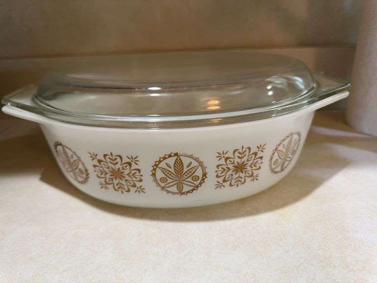 1950’s Vintage Pyrex Promotional Casserole dish with Lid (lid has chip out of rim) White with Gold Hex Pattern | 2.5 Quart image