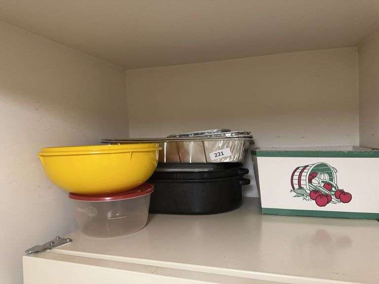 2 roasters, plastic bowls image