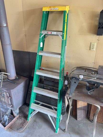 Cuprum 6’ fiberglass step ladder image