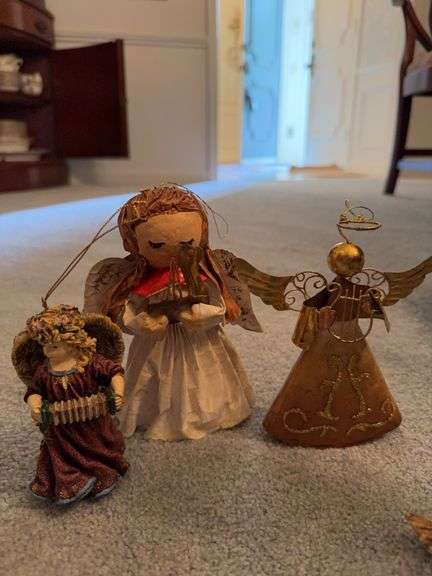 Lot of angel figures, bell image
