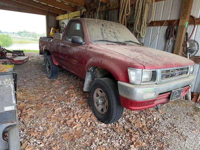 1993 Toyota Truck - Not running image