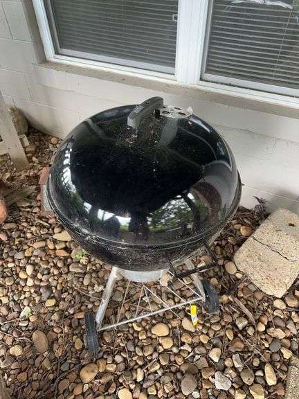 Weber char coal grill image