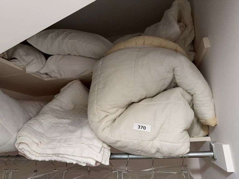 Blankets, comforters, pillows image