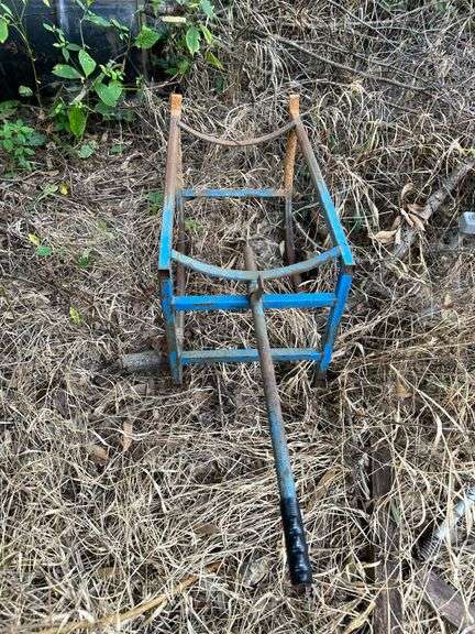 Barrel cradle and empty barrel with bung image
