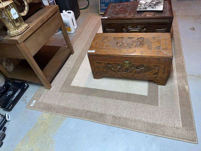 5’ x 7’ Area rug image