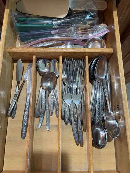 Flatware, dish towels image