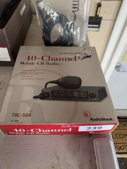 40 Channel Mobile CB radio and antennas image