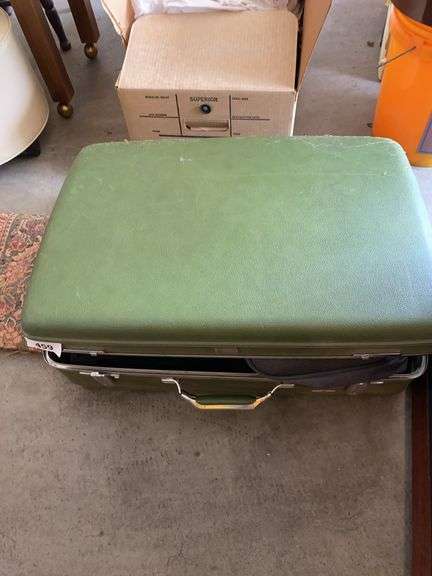 Vintage American Tourister suit case, travel bags image