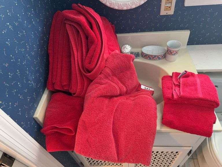 Towels, soap dish, cup image