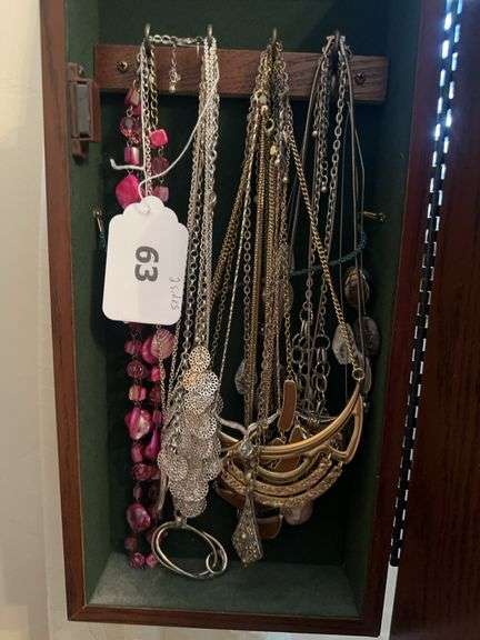 2 side doors of necklaces image