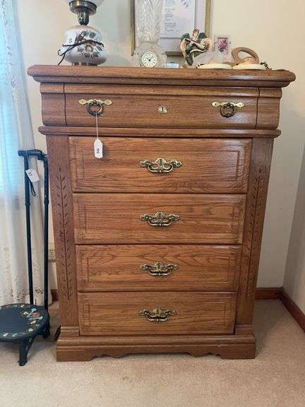 Oak 5 drawer chest of drawers image