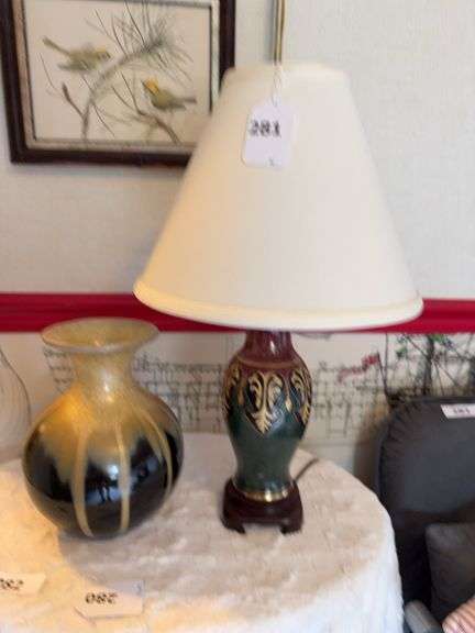 Table lamp 21", vase image